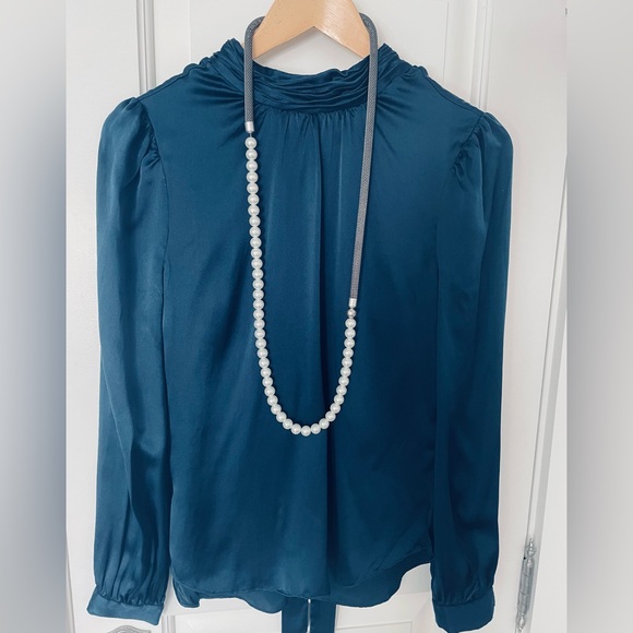 NWT Veronica Beard Neck Bow Tie Silk blouse, size 2 - Picture 12 of 12